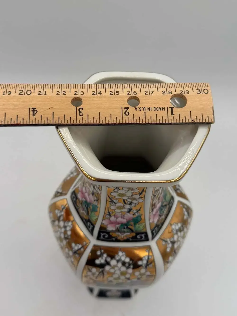 Heritage Mint Ming Dynasty Vase – Porcelain with Gold and Pheasant Design 10